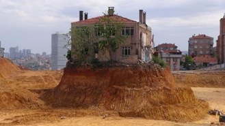 Fikitepe’nin yalnız evi yıkıldı