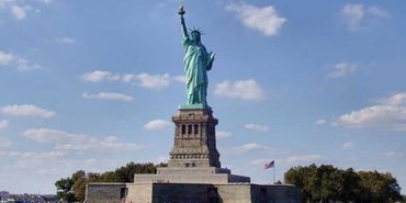 Özgürlük Anıtı ne zaman yapıldı?