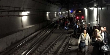 Marmaray yolcularına uyarı: Tren yine raydan çıkabilir