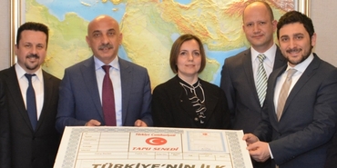 Türkiye'nin ilk gayrimenkul yatırım fonu tapusu alındı