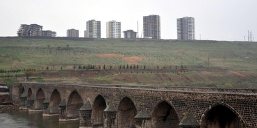Diyarbakır Sur'daki lüks konut projesinde yıkım kararı